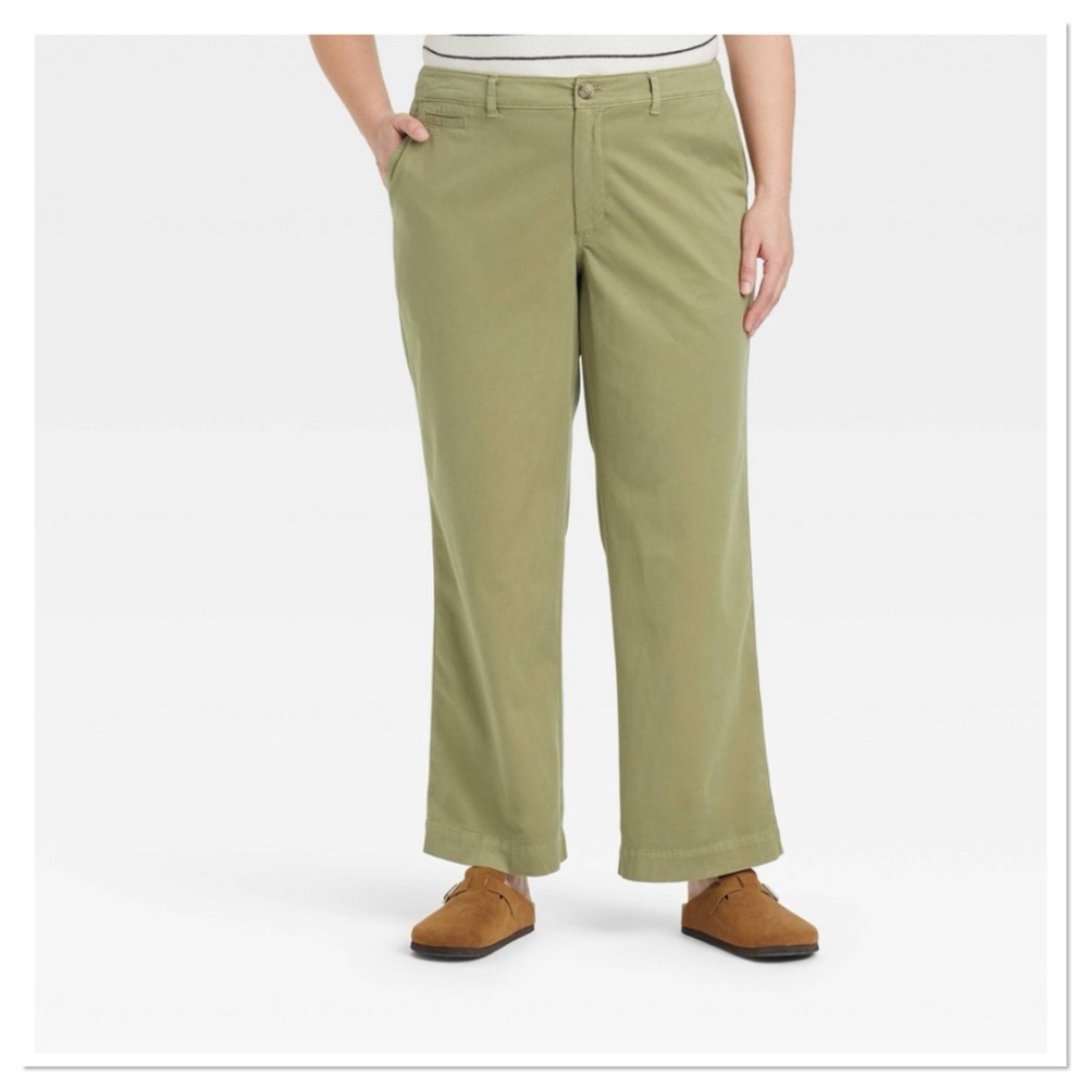 Universal Thread Women’s Mid-Rise Straight Leg Olive Green Relaxed Chino Pants